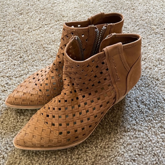 Dolce Vita booties - Picture 1 of 3